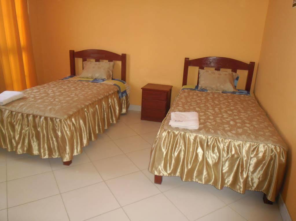 Y Restaurante Roma Hotel 2*